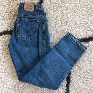 Levi’s 550 relaxed tapered mom jean size 4 short